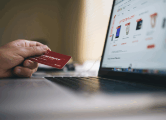 Geleneksel ticaret anlayışının tamamen dönüştüğü 21. yüzyılda, girişimcilik ve ticarete atılmak isteyen bireyler için pek çok yeni fırsat ve zorluk aynı anda varlığını sürdürüyor. Gelişen teknoloji, dijital platformlar, değişen tüketici davranışları ve küreselleşme, ticaretin doğasını yeniden tanımlıyor. konulu bir görsel