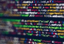 API, yani Application Programming Interface (Uygulama Programlama Arayüzü), yazılımlar arasında iletişimi sağlamak için kullanılan bir araçtır. Günümüzde, çeşitli uygulamalar ve sistemler birbirleriyle entegre olabilmek için API'leri kullanır. API'ler, yazılımlar arasında veri alışverişini kolaylaştıran ve uygulamaların birbirleriyle konuşabilmesini sağlayan bir köprü işlevi görür. Peki, API nedir, nasıl çalışır ve yazılımlar arasındaki iletişimi nasıl sağlar? Konulu bir görsel.