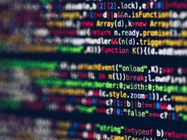 API, yani Application Programming Interface (Uygulama Programlama Arayüzü), yazılımlar arasında iletişimi sağlamak için kullanılan bir araçtır. Günümüzde, çeşitli uygulamalar ve sistemler birbirleriyle entegre olabilmek için API'leri kullanır. API'ler, yazılımlar arasında veri alışverişini kolaylaştıran ve uygulamaların birbirleriyle konuşabilmesini sağlayan bir köprü işlevi görür. Peki, API nedir, nasıl çalışır ve yazılımlar arasındaki iletişimi nasıl sağlar? Konulu bir görsel.