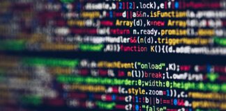 API, yani Application Programming Interface (Uygulama Programlama Arayüzü), yazılımlar arasında iletişimi sağlamak için kullanılan bir araçtır. Günümüzde, çeşitli uygulamalar ve sistemler birbirleriyle entegre olabilmek için API'leri kullanır. API'ler, yazılımlar arasında veri alışverişini kolaylaştıran ve uygulamaların birbirleriyle konuşabilmesini sağlayan bir köprü işlevi görür. Peki, API nedir, nasıl çalışır ve yazılımlar arasındaki iletişimi nasıl sağlar? Konulu bir görsel.