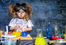 Araştırma problemi, bir araştırmacının incelemek istediği, çözüm aradığı bir sorudur. Bu sorun, belirli bir alanla ilgili boşlukları, belirsizlikleri ya da çözülmemiş meseleleri kapsar. Araştırma problemi, yalnızca bir soru değil, aynı zamanda bu sorunun anlamlı bir şekilde incelenmesi için oluşturulmuş bir çerçevedir.