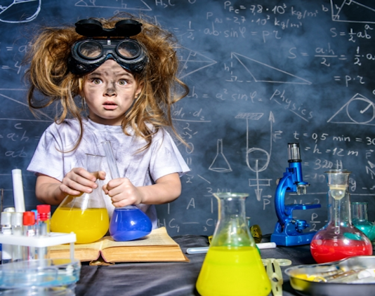 Araştırma problemi, bir araştırmacının incelemek istediği, çözüm aradığı bir sorudur. Bu sorun, belirli bir alanla ilgili boşlukları, belirsizlikleri ya da çözülmemiş meseleleri kapsar. Araştırma problemi, yalnızca bir soru değil, aynı zamanda bu sorunun anlamlı bir şekilde incelenmesi için oluşturulmuş bir çerçevedir.