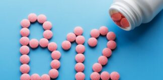 B12 vitamini, vücudun sağlıklı bir şekilde çalışabilmesi için oldukça önemli bir besin maddesidir. Sinir sistemi, kırmızı kan hücrelerinin üretimi ve DNA sentezi gibi hayati fonksiyonların düzgün çalışabilmesi için gereklidir. Ancak, B12 vitamini eksikliği günümüzde pek çok insanın karşılaştığı bir sağlık sorunu haline gelmiştir. Yetersiz B12 vitamini alımı, sadece fiziksel sağlık üzerinde değil, aynı zamanda nörolojik sağlık üzerinde de ciddi etkiler yaratabilir. Bu yazıda, B12 vitamini eksikliği ve bu eksikliğin yol açtığı nörolojik sorunlar hakkında detaylı bilgi vereceğiz. Konulu bir haber görseli.