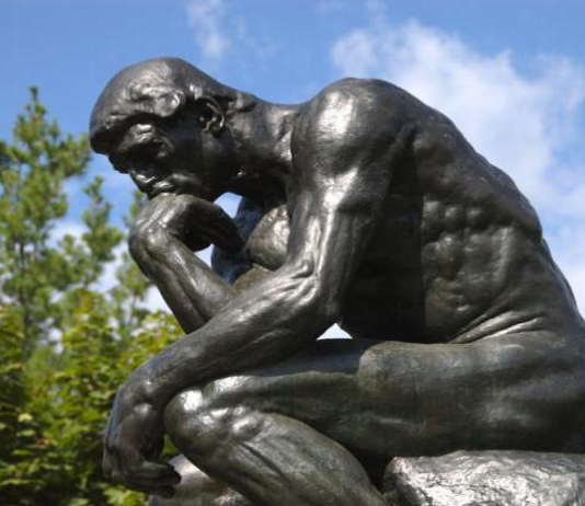 “Ben kimim?” sorusu, insanoğlunun en temel ve en derin varoluşsal sorgularından biri olmaya devam ediyor. Kimliğe, bilince ve benlik algısına dair bu sorgu, çağlar boyunca filozofları, sanatçıları ve bilim insanlarını meşgul etti.