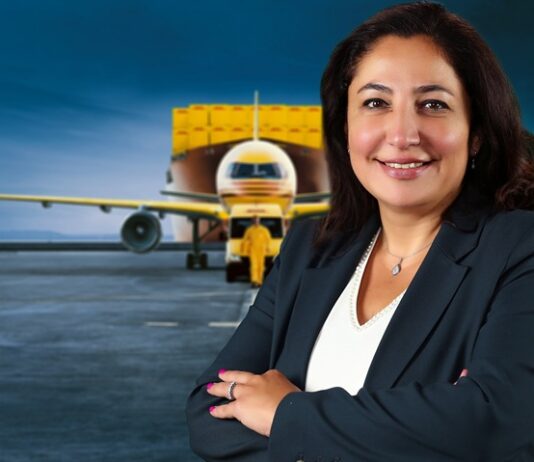 DHL Global Forwarding Türkiye Genel Müdürü Berna Yılmaz Ciğeroğlu, Kızıldeniz’deki durumu ve gemilerin Ümit Burnu rotasına yönlenmesini yakından takip ettiklerini söyleyerek, bölgedeki gerilimden etkilenen 40 gemi tespit edildiğini, bazı gemilerin Kızıldeniz üzerinden refakatçiler ile geçtiğini belirtti. Ciğeroğlu, “Kızıldeniz yerine Ümit Burnu rotasını kullanan gemiler için varış yerine ulaşmada ortalama 30 günlük bir gecikme olabileceğini tahmin ediyoruz ve oluşabilecek zamanlamayı müşterilerimize bildiriyoruz” dedi. Konulu bir görsel.