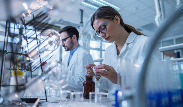 Bilimsel varsayım, sistemli gözlem ve mantıksal çıkarımlarla ortaya atılan, test edilebilir bir önermedir.