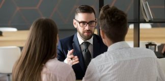 Danışman, bilgi, deneyim ve uzmanlığını belirli bir konuda rehberlik sağlamak amacıyla kullanan kişidir. Hedef, danışmanlık alan kişinin ya da kurumun gelişmesine, doğru kararlar almasına ve karşılaştığı sorunları çözmesine katkıda bulunmaktır.