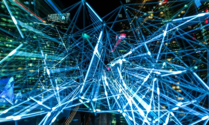 Teknoloji, eğitimde geleneksel yöntemlerin yerini almanın ötesinde, öğretim biçimlerini değiştirmiş ve öğrencilerin eğitim deneyimlerini daha interaktif ve kişiselleştirilmiş hale getirmiştir. Akıllı tahtalar, tabletler, bilgisayarlar, eğitim yazılımları ve dijital kaynaklar gibi teknolojik araçlar, ders içeriklerinin sunulmasında ve öğrenme sürecinin zenginleşmesinde önemli bir rol oynamaktadır.