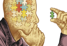 Eleştirel düşünce tarih boyunca filozoflar, bilim insanları ve eğitimciler tarafından önemsenmiştir. Sokratik yöntem olarak bilinen ve sorularla düşünmeyi teşvik eden teknik, bu düşünce biçiminin en erken örneklerinden biridir.