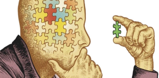 Eleştirel düşünce tarih boyunca filozoflar, bilim insanları ve eğitimciler tarafından önemsenmiştir. Sokratik yöntem olarak bilinen ve sorularla düşünmeyi teşvik eden teknik, bu düşünce biçiminin en erken örneklerinden biridir.