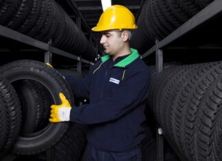Euromaster’dan Kış Lastiği Kullanımının Püf Noktaları! Michelin Grubu çatısı altında Türkiye’nin 49 ilindeki 150’ye varan servis noktasıyla profesyonel lastik ve araç bakım hizmeti veren Euromaster, kış koşulları ve kar yağışlarına karşın kış lastiğinin önemine dikkatleri çekiyor. konulu bir haber görseli