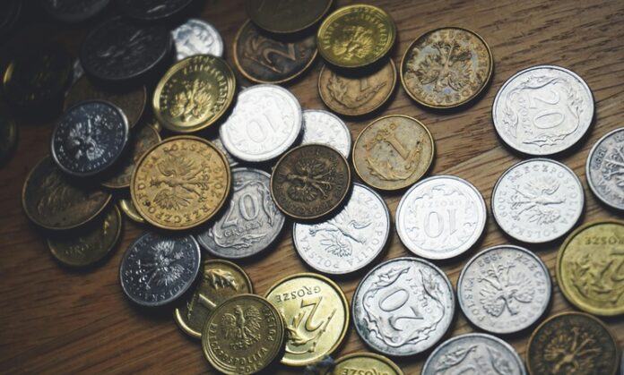 Girişimcilik artık sadece büyük yatırımlarla, mağazalarla ya da fabrika ortamlarında gerçekleşen bir faaliyet değil. Özellikle dijitalleşmenin artması ve e-ticaret platformlarının yaygınlaşmasıyla birlikte evde üretim yaparak satış yapmak, her yaştan insan için cazip ve mümkün bir yol haline geldi. “Evde ne üretip satabilirim?” sorusu, özellikle sermayesi sınırlı olan, evden çalışmak isteyen ya da iş fikrini hayata geçirmek isteyen bireyler için sıkça soruluyor. Bu sorunun tek bir cevabı yok çünkü evde yapılabilecek ve satışı mümkün olan yüzlerce ürün bulunuyor. Konulu bir haber görseli.