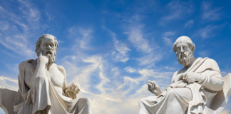 Felsefe, yüzyıllardır bu soruyu tartışmakta ve farklı düşünürler, yaşamın anlamına dair birbirinden çeşitli yanıtlar önermektedir.