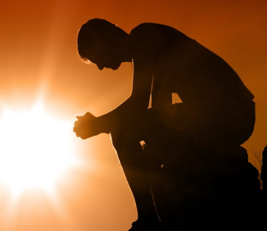 İnanç, rasyonel bir delil sunmasa da bireyin varoluşunu anlamlandırmasına katkı sağlar.