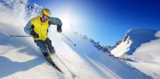 Kayakla dağcılık, dağ yamaçlarında yapılan zorlu bir kayak türüdür. Bu branşta, sporcular, dağa tırmanarak en yüksek noktaya ulaştıktan sonra, hızla aşağıya doğru kayarlar. Kayakla dağcılık, teknik bilgi, fiziksel güç ve dayanıklılık gerektirir. Dağcılık, kayakçılara doğa ile uyum içinde olma ve keşif yapma fırsatı sunar.