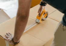 Kendi işinin patronu olmak birçok insanın hayalidir. Özgürlük, esneklik ve sınırsız kazanç düşüncesi kulağa oldukça cazip gelir. Ancak girişimcilik, doğru adımlar atılmadığı takdirde yüksek riskler barındıran bir yoldur. konulu bir görsel.