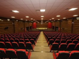 Bir konferans, belirli bir konu etrafında uzman konuşmacıların, katılımcılarla bilgi ve deneyimlerini paylaştığı, genellikle planlı bir program dâhilinde gerçekleşen bir organizasyondur.