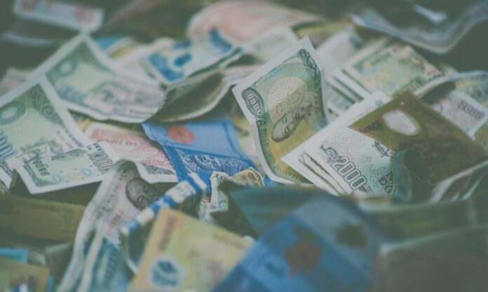 Likidite, bir ekonominin veya finansal piyasaların sağlıklı işleyişinin temel taşıdır. Her türlü finansal sistemin verimli çalışabilmesi için, likidite kavramının doğru anlaşılması ve yönetilmesi gerekmektedir. Kısaca, likidite, bir varlığın nakde dönüştürülme kolaylığı olarak tanımlanabilir. Bir varlık ne kadar kolay ve hızlı bir şekilde nakde çevrilebiliyorsa, o kadar likit kabul edilir. Ekonomik sistemlerde ve finansal piyasalarda likidite önemli bir rol oynar çünkü finansal ürünlerin hızlı ve güvenli bir şekilde alınıp satılması, piyasaların stabilitesini sağlar. Konulu bir haber görseli.