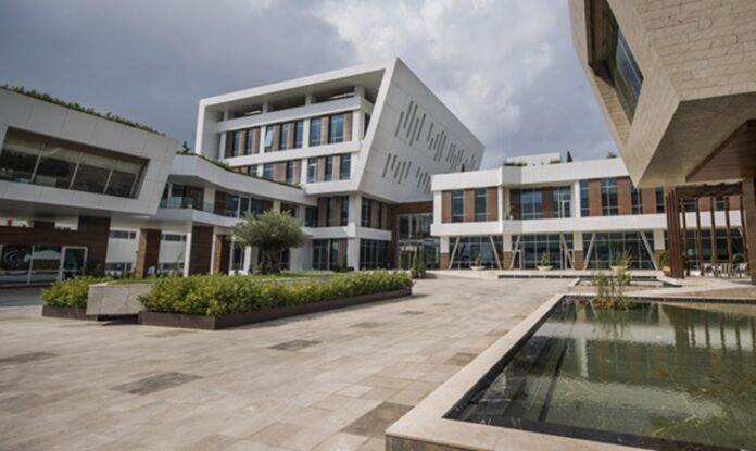 Uluslararası esans üreticisi MG International Fragrance Company, iş sürdürülebilirliği alanında önde gelen derecelendirme kuruluşu EcoVadis tarafından gümüş madalya almaya hak kazandı. Şirketlerin kurumsal sosyal sorumluluk uygulamalarını faaliyette bulunduğu sektöre, şirketin büyüklüğüne ve coğrafi konumuna göre analiz eden değerlendirmede; MG International, sürdürülebilirlik politikası ve başarılı performansıyla ödüle layık görüldü. Konulu bir görsel