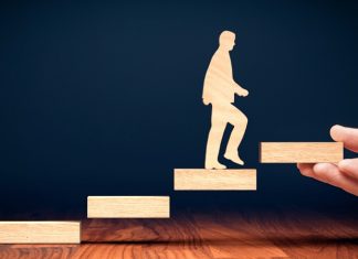 Motivasyon, öğrencilerin öğrenme süreçlerine katılımını doğrudan etkiler. Öğrenciler, motivasyonları yüksek olduğunda, derslere daha fazla odaklanır, daha az dikkat dağılır ve öğrenme süreçlerinde daha aktif olurlar. Bu da sonuç olarak daha iyi akademik performans ve başarı anlamına gelir. Aynı zamanda, yüksek motivasyon, öğrencilerin karşılaştıkları zorluklarla başa çıkmalarına yardımcı olur.