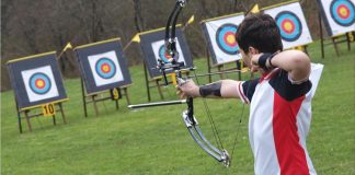 Okçuluk, binlerce yıl öncesine, eski çağlara kadar uzanır. İnsanlar, avcılıkta kullanmak üzere ok ve yay teknolojisini geliştirmişlerdir. Okçuluğun tarihsel önemi, savaşlarda da kendini gösterdi.