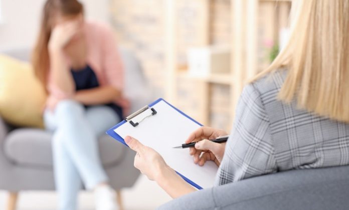 Eğitim, psikoloji, sosyal bilimler ve sağlık gibi birçok alanda doğru bilgi ve sonuçlar elde etmek için ölçme araçları kullanılır. Bu araçlar, insanların yeteneklerini, bilgilerini, becerilerini veya psikolojik durumlarını değerlendirmek için çeşitli yöntemler sunar. Ancak, kullanılan ölçme araçlarının ne kadar bilimsel olduğu ve doğruluğu, oldukça kritik bir konudur. Bu yazıda, ölçme araçlarının bilimsel temellerini, doğruluklarını ve nasıl daha güvenilir hale getirilebileceğini inceleyeceğiz. Konulu bir haber görseli.