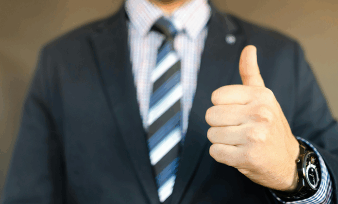 Pazarda Güçlü Kalmanın Sırları Etkin Ticaretin İncelikleri Modern ticaret dünyasında başarılı olmak kadar, pazarda güçlü kalmak da bir o kadar önemlidir. Rekabetin her geçen gün arttığı bu ortamda işletmelerin yalnızca iyi bir başlangıç yapması yeterli değildir; aynı zamanda sürdürülebilir stratejilerle istikrarını koruması gerekir. Bu noktada devreye giren şey ise, etkin ticaretin incelikleridir. konulu bir görsel