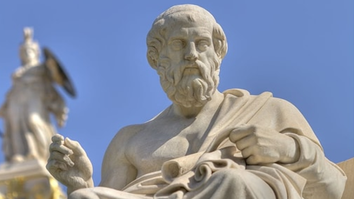 Rasyonalizm, akıl yürütmenin bilgi edinmede temel araç olduğunu savunur. Matematik, mantık ve etik gibi alanlarda kesin ve evrensel doğruların yalnızca düşünmeyle elde edilebileceği rasyonalistlerin temel iddiasıdır. Özellikle Descartes’in “Düşünüyorum, öyleyse varım” önermesi, bu düşünce sisteminin sembolüdür.