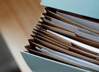 Portfolyo değerlendirme, öğrencilerin öğrenme sürecinde elde ettikleri çalışmalarını, projelerini ve başarılarını bir arada sundukları bir belge veya dijital dosya sistemidir. Öğrenciler, belirli bir dönemde ya da proje süresince yaptığı tüm çalışmaları, yazılı metinlerini, grafiklerini veya fotoğraflarını bu portfolyo içinde toplar.