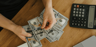 Yıllar boyunca “sermaye” dendiğinde akla ilk gelen şey para oldu. Çünkü geleneksel ticaret anlayışında sermaye, yatırım yapabilmek ve iş kurabilmek için mutlaka maddi birikim gerektirirdi. Ancak günümüzün değişen iş dünyasında sermaye artık sadece parayla ölçülmüyor. konulu bir görsel