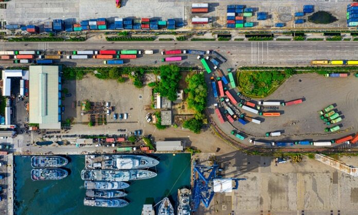 Şirket Sahibi Maaş Alabilir Mi Birçok kişi, şirket sahibi olduğunda bu kişinin işyerinden maaş alıp almadığını merak eder. Şirket sahipliği, işletmenin yönetimini, kararlarını ve finansal sorumluluklarını üstlenen bir pozisyondur. Ancak, şirket sahibi olmak her zaman maaş almak anlamına gelmez. Bu sorunun cevabı, birçok faktöre bağlıdır ve şirketin türüne, sahibinin rolüne ve vergi sistemine göre değişir. Peki, şirket sahipleri maaş alabilir mi ve bu maaş nasıl hesaplanır? Bu yazıda, şirket sahibi maaşıyla ilgili bilmeniz gereken her şeyi detaylı bir şekilde ele alacağız. Konulu bir haber görseli.