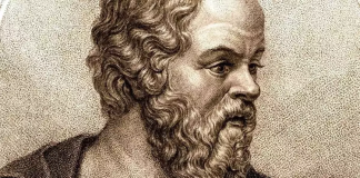 Sokrates, hakikate ulaşmak için soru-cevap yöntemiyle çelişkileri ortaya koyar. Bu yöntem, bireyin kendi düşüncesini sorgulaması ve içsel tutarsızlıkları fark etmesi için kullanılır. Platon ise “diyaloglar” aracılığıyla bu yöntemi derinleştirir. Ancak diyalektiği sistematik hale getiren kişi, hiç kuşkusuz Hegel’dir.