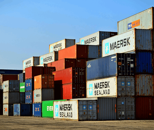 Ticarette başarıyı belirleyen en kritik faktörlerden biri “güven”dir. Ürün kaliteniz, fiyat politikanız ya da reklam gücünüz ne kadar iyi olursa olsun, müşteriniz size güvenmiyorsa sürdürülebilir bir ticaret yapmanız mümkün değildir. Konulu bir görsel.