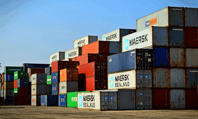 Ticarette başarıyı belirleyen en kritik faktörlerden biri “güven”dir. Ürün kaliteniz, fiyat politikanız ya da reklam gücünüz ne kadar iyi olursa olsun, müşteriniz size güvenmiyorsa sürdürülebilir bir ticaret yapmanız mümkün değildir. Konulu bir görsel.