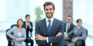 Ticaret kuralları, küresel ekonomide yaşanan gelişmelerle birlikte yeniden gözden geçiriliyor. Özellikle pandemi sonrası dönemde artan dijitalleşme, e-ticaretin yükselişi ve korumacı politikalar, ülkeleri uluslararası ticaret düzenlemeleri konusunda yeni kararlar almaya yöneltiyor. konulu bir görsel