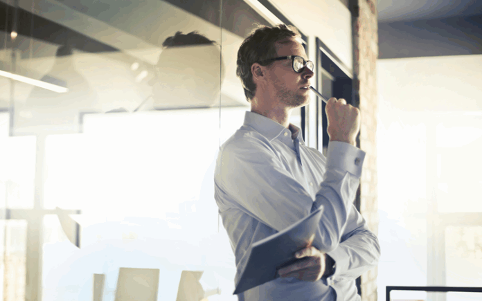 Ticarette başarılı olmanın yolu yalnızca iyi bir ürün veya hizmet sunmaktan geçmez. Gerçek başarı, sürdürülebilir büyümeyle gelir. Ancak bu büyüme, tesadüflerle değil; planlı, analizli ve stratejik hamlelerle sağlanır. Piyasada kalıcı olmak isteyen işletmelerin mutlaka bilmesi ve uygulaması gereken belirli kurallar ve yöntemler vardır. konulu bir görsel