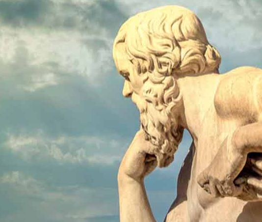 Töz kavramı, günümüzde yeniden gündeme geliyor. “Her şey değişiyorsa, değişmeyen şey nedir?”