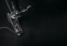 Türkiye tekstil sektörü, sahip olduğu üretim gücü, coğrafi avantajı ve yetişmiş iş gücü sayesinde dünya genelinde önemli bir konuma sahiptir. Özellikle Avrupa ve Orta Doğu pazarları için kritik bir tedarikçi olarak görülen Türkiye, hazır giyim ve tekstil ürünleri ihracatında her yıl istikrarlı bir büyüme yakalıyor. konulu bir görsel.