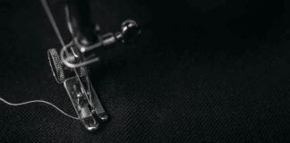 Türkiye tekstil sektörü, sahip olduğu üretim gücü, coğrafi avantajı ve yetişmiş iş gücü sayesinde dünya genelinde önemli bir konuma sahiptir. Özellikle Avrupa ve Orta Doğu pazarları için kritik bir tedarikçi olarak görülen Türkiye, hazır giyim ve tekstil ürünleri ihracatında her yıl istikrarlı bir büyüme yakalıyor. konulu bir görsel.